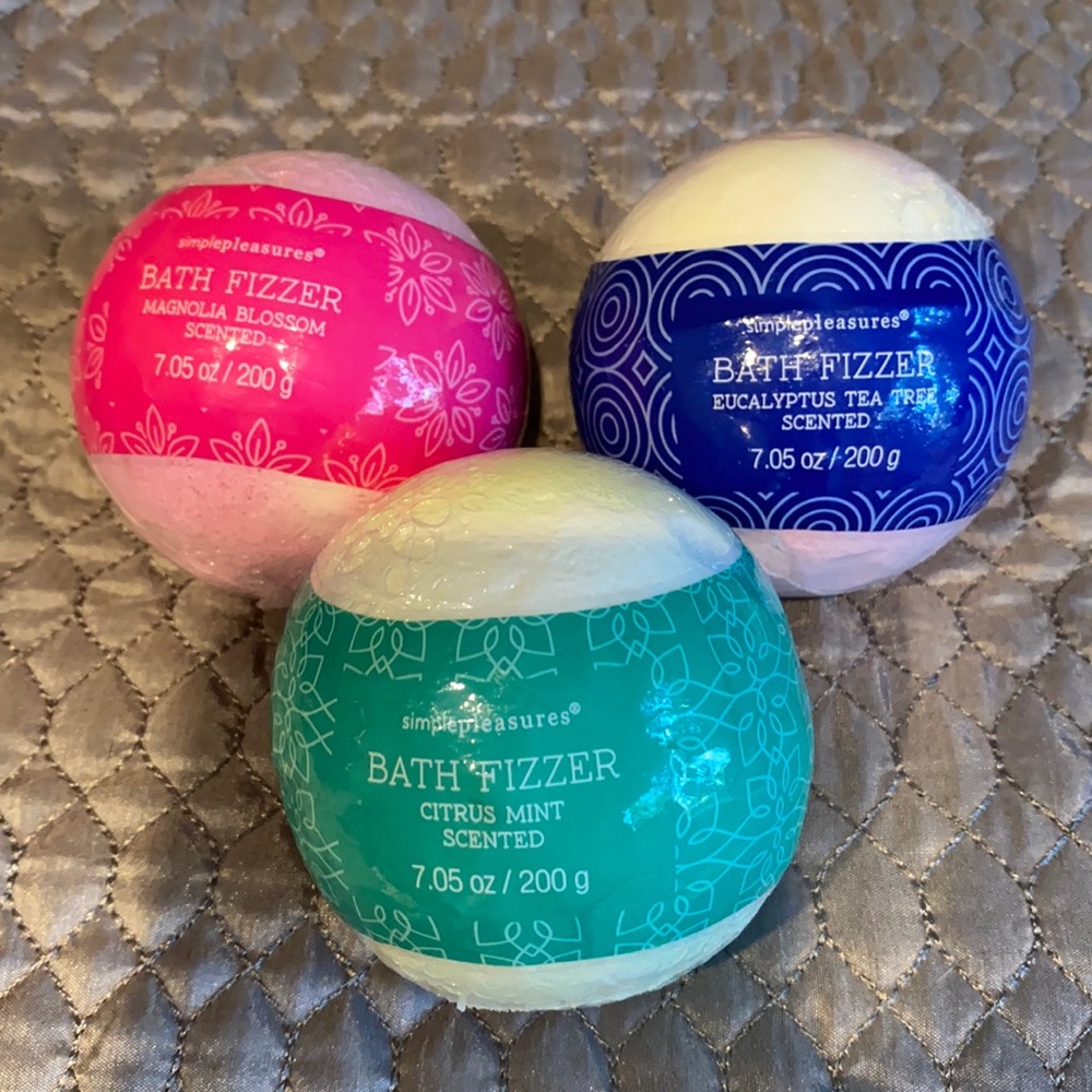 3 SIMPLE PLEASURES scented bath fizzers